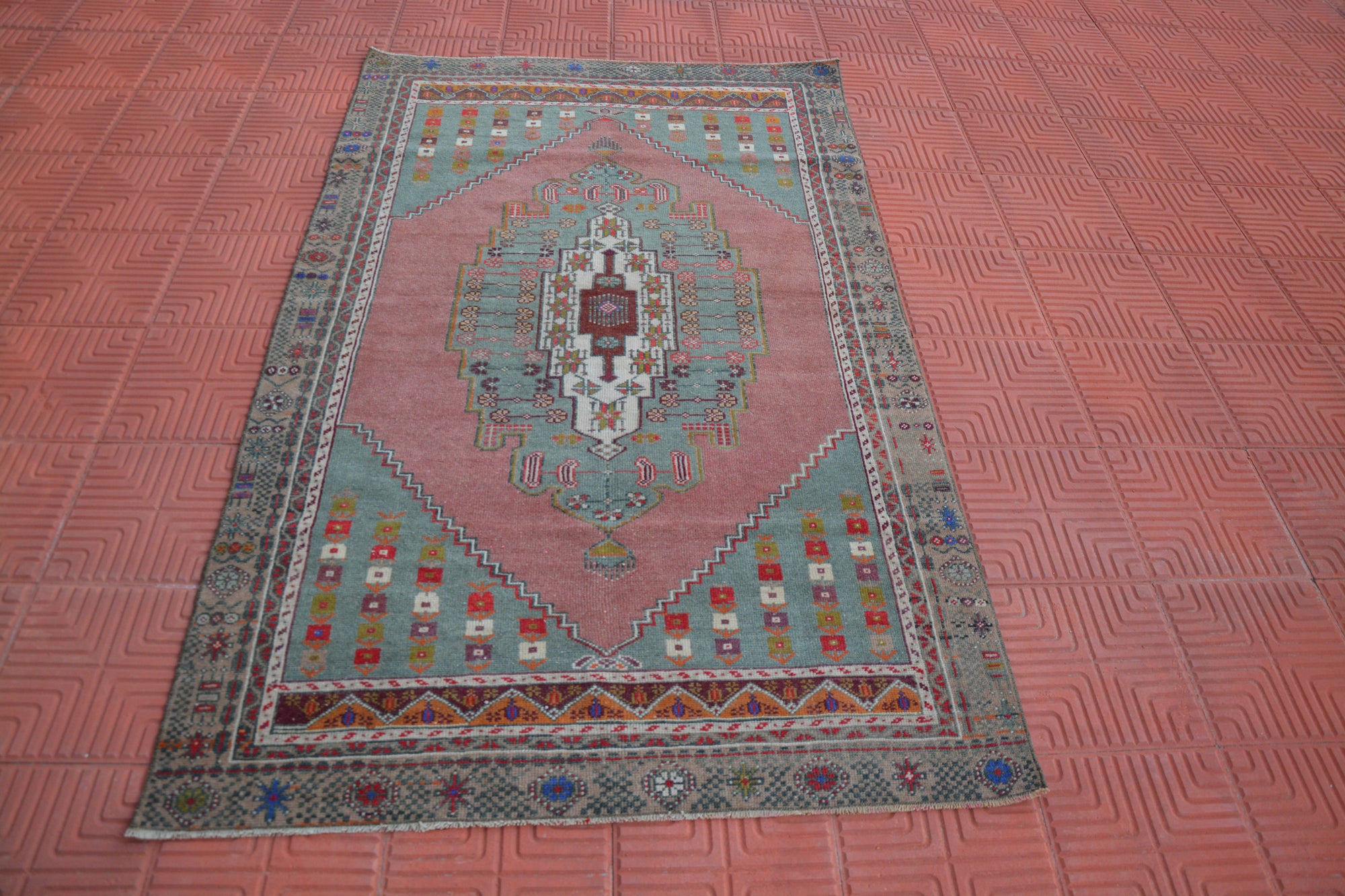 Turkish Floor Rug, Moroccan Rug, Vintage Area Rug, Turkish Hand Woven Vintage  Rug, Free Shipping Rug, Antique Rug,    4.1 x 6.8 Feet AG1557