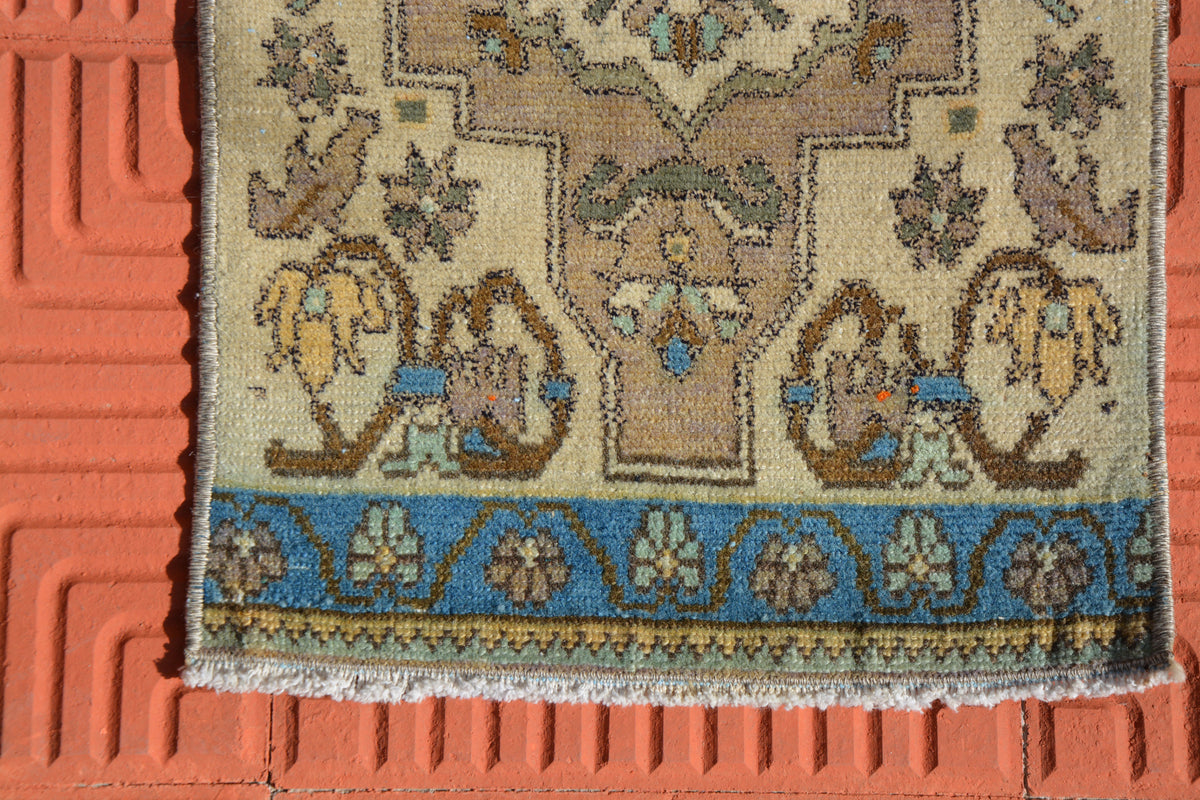 Turkish Rug,Small Kilim Prayer Rug, Vintage Turkish Rug, Turkey Rug, 1x3 Hand Hooked Rug, Oriental Rug,   1.3 x 3.4 Feet AG1611