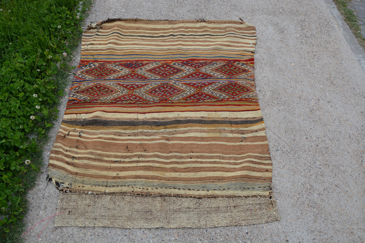 Handmade Kilim Rug, Accent Small Rug, Turkish Rug, Vintage Rug, Antique Rug, Hand Crafts Kilim, 3x5 Area Rug,     3.5 x 4.7 Feet LQ243